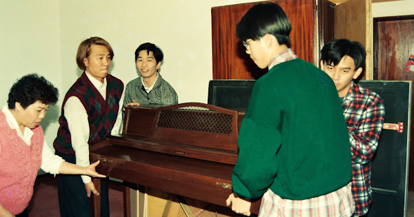 Primer culto al Señor en el nuevo saloon